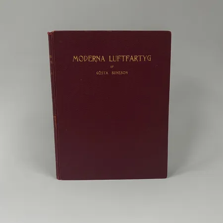 Bok. Moderna Luftfartyg Af Gösta Sunesson, 1910, med 4 uppfällbara figurer och 69 modeller. Mindre skador finns, 
