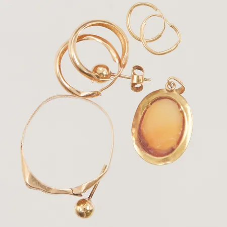 Diverse guld, skadat och graverat, 18K 5,4g.