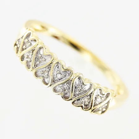 Ring, hjärtan, diamanter 11 x ca 0,005ct, stl 17½, bredd 1,5-4,5mm, 18K Vikt: 2,4 g