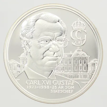 Minnesmynt Kungariket Sverige, Carl XVI Gustaf 25 år som Sveriges statschef 1973-1998, Ø36mm, plastetui, 925/1000 silver Vikt: 26,6 g