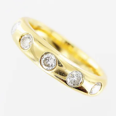 Ring, diamanter 5 x ca 0,10ct, stl 16¼, bredd 3,5-4mm, Guldfynd, 18K Vikt: 5 g