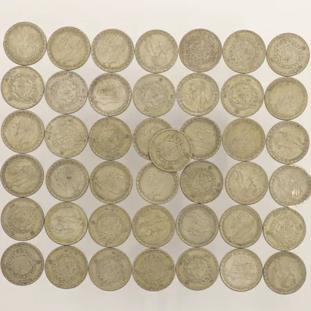 43 Mynt, Gustaf V Sveriges konung - med folket för fosterlandet, år 1942-1950, 1kr, Ø25mm, 400/1000 silver Vikt: 298,4 g