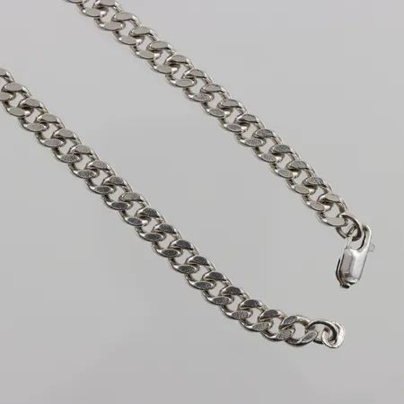 Collier Pansar, längd ca 44 cm, bredd 5.7 mm, Obs! en ögla vi låset saknas, silver. Vikt: 33,3 g