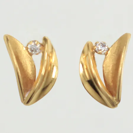 Ett par örhängen med vita stenar, längd 10mm, bredd 6,5mm, GHA, 18K  Vikt: 0,8 g