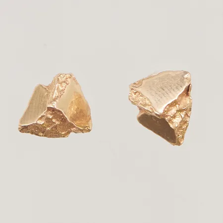 Örhängen, ett par, bredd: 9mm, 18K, 1,5g.