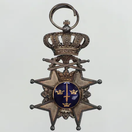 Medalj, Svärdsorden, Sverige, Pro Patria, ca 65x36mm, blå emalj, skadat, 830/1000 silver  Vikt: 14,5 g