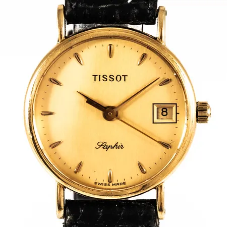 Damur Tissot Saphir i 18K guld med nött läderband. Boett Ø 22,7 mm med gravyr baktill. Safirglas. Quartz- går ej- batteribyte krävs? 
