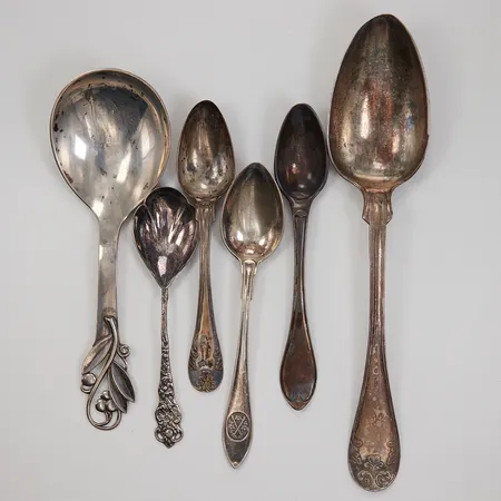 6st blandade silverskedar, olika modeller/längder, gravyr, slitage, Silver  Vikt: 180,9 g
