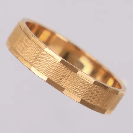 Ring, stl 18¾, bredd 4,6mm, 18K Vikt: 4,4 g