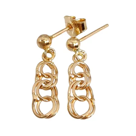 Örhängen Bismarck, 18K guld, längd 20 mm, bredd 5 mm, fint skick, en plopp saknas Vikt: 1,3 g