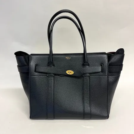 Handväska, Mulberry, Zipped Bayswater, England, svart läder med guldfärgade beslag, mått ca 47x27x20cm, vinrött mockafoder, släppt något i botten, bruksskick, dustbag  Vikt: 0 g Skickas med postpaket.