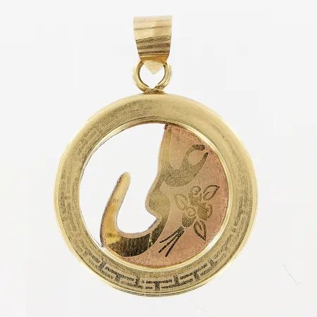 Hänge, 32x23mm, bruksslitage, skev, gravyr Ali arabisk text, 18K.   Vikt: 1,6 g