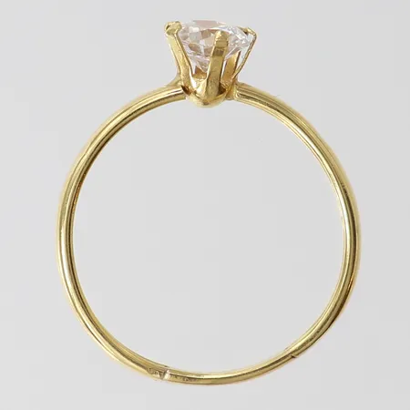 Guldskrot, defekt fattning, sten, 18K.  Vikt: 1,5 g