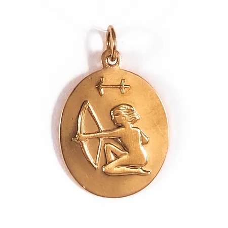 Hänge, stjärntecknet "Skytten" i 18K guld. Det är 14 mm brett, 22 mm långt inkl. ögla och väger 1,8g. Uppklippt ögla.