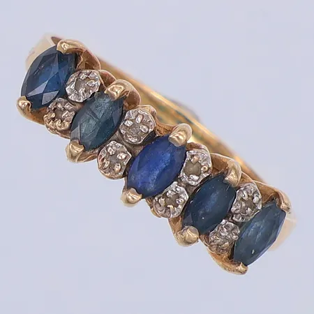 Ring, safirer diamanter 8 x ca 0,001ct, stl 18, 10K Vikt: 2,1 g