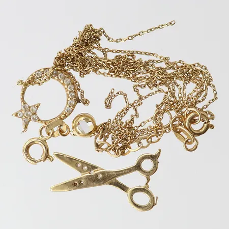 Guldskrot, defekt, trassligt, 14K.  Vikt: 3,4 g