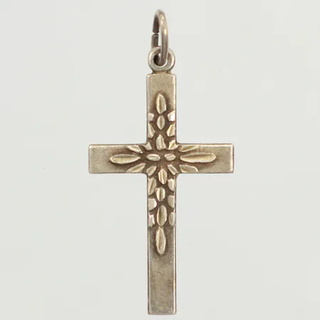 Hänge kors, längd 30mm inkl ögla, bredd 15,5mm, 925/1000 silver  Vikt: 1,1 g