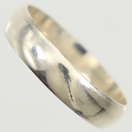 Ring slät, stl 21, bredd 5,2mm, 925/1000 silver  Vikt: 3,9 g