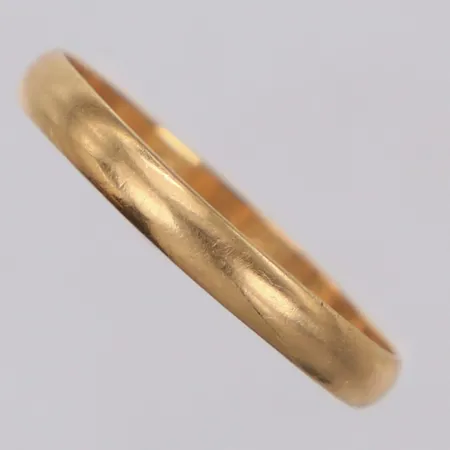 Ring, stl 19¾, bredd 2,9mm, personlig gravyr, 18K Vikt: 1,9 g