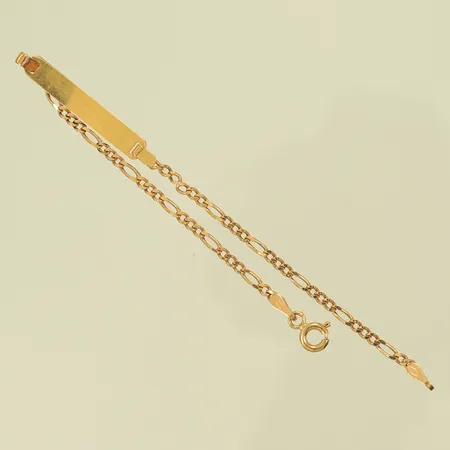 Armband figaro med bricka, 16cm, bredd 2-4,1mm, gravyr, 18K Vikt: 2,1 g