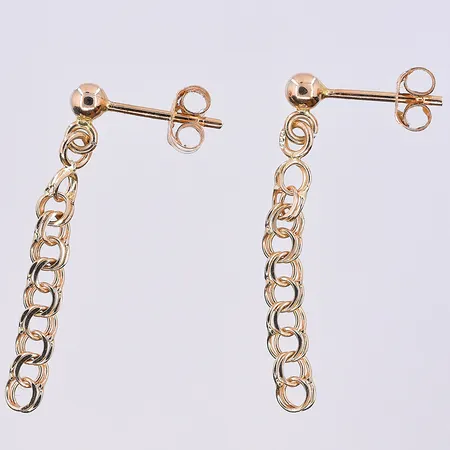 Ett par örhängen med Bismarck, längd 28 mm, bredd 3 mm, 18K. Vikt: 1 g