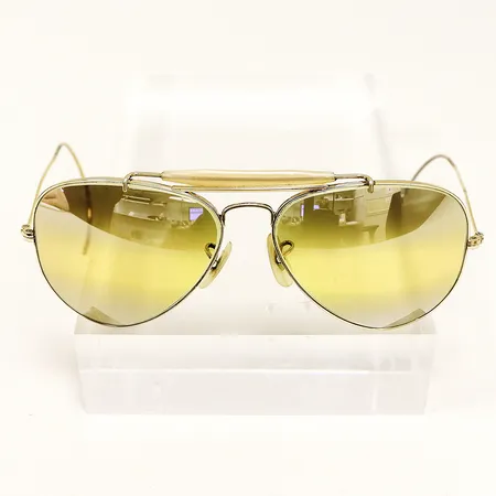 Solglasögon Ray-Ban, Bausch & Lomb U.S.A, pilotmodell, gulmetall, gult gradierat glas, små repor på glas, patina, fodral, vintage.