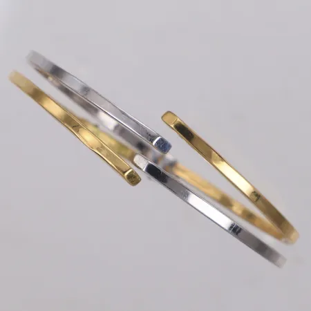 Armring, Ø62,1mm, bredd 7,1-14,0mm, defekt, bucklig, rödguld/vitguld, 18K Vikt: 7,8 g