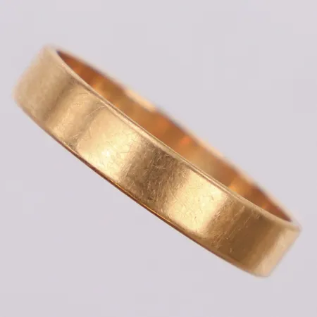 Ring, stl 18, bredd 3,9mm, smärre repor, 18K Vikt: 3,1 g