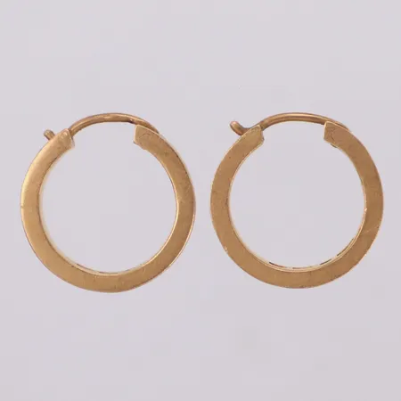 Ett par örhängen, längd 17,2mm, bredd 3,6mm, Wisby Guldsmed, Visby, 18K Vikt: 10,2 g