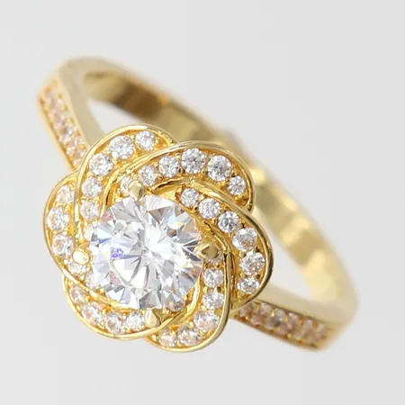 Ring med vita stenar, stl 18¼, bredd ca 2-12mm, 18K Vikt: 5,3 g