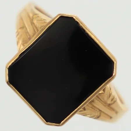 Klackring med onyx, stl 20, bredd 2,8-14,2mm, 18K  Vikt: 5,1 g
