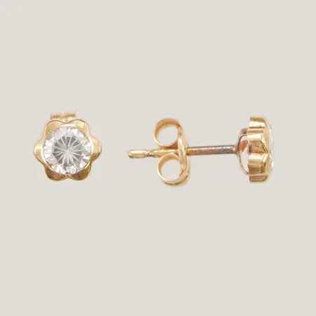 Örhängen, ett par, vita stenar, bredd: 5,0mm, 18K, 0,6g.