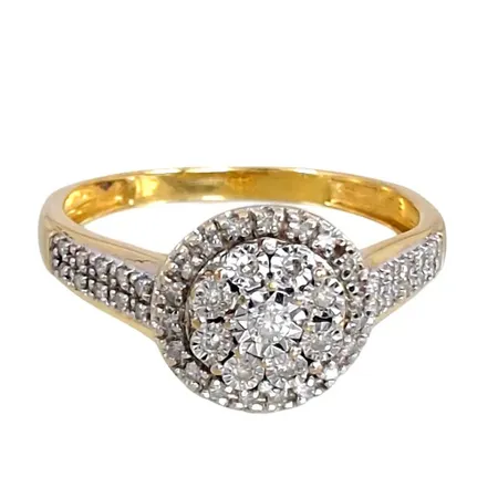 Diamantring, 18K guld, 48 Diamanter - totalt 0,16ct WP, Guldfynd (GHA) 20118845, Ø17½ mm, bredd 2 - 9,5 mm, fint skick, ordinarie nypris hos Guldfynd 10 998 kr Vikt: 2,3 g