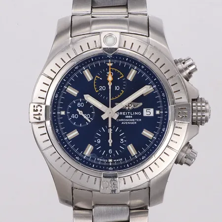 Herrur Breitling Avenger II Chronograph 45mm, tjocklek 16,46mm, stål, automatiskt, datum, kronograf, refnr A13317, serienr 7008298, lätta repor, manual, certifikat år 2021, extra länkbit, tag, box, ytterkartong
