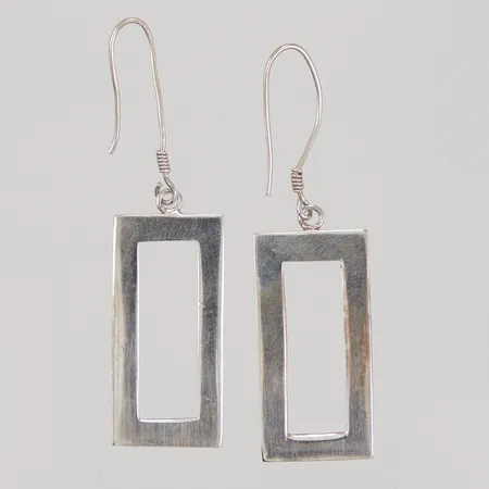 Ett par örhängen, ca 15x58mm, krokig krok, Silver 925/1000  Vikt: 6,8 g