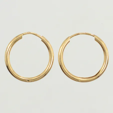 Ett par örhängen, Ø15,2mm, bredd 1,6mm, 14K  Vikt: 0,4 g