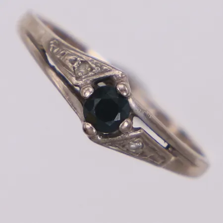 Ring med safir samt diamanter 2xca0,005ct, 18K Vikt: 1,8 g