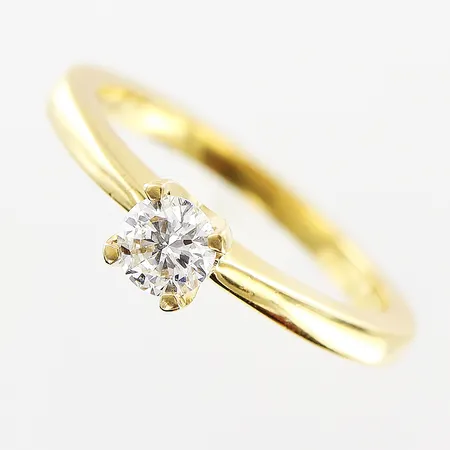 Ring, diamant 0,30ct W/Si enligt gravyr, stl 16¾, bredd 1,8-2mm, GHA, 18K Vikt: 3,9 g