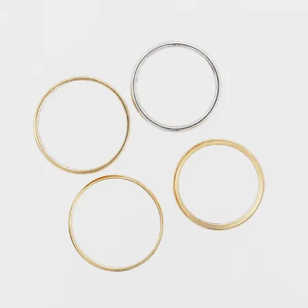 4 Ringar, gravyr, 18K Vikt: 14,1 g