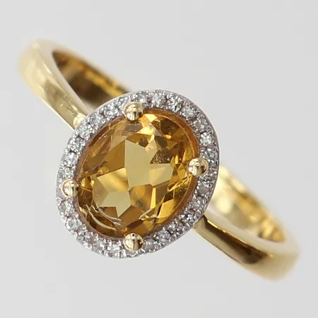 Ring med troligen citrin samt diamanter ca 27 x ca 0,0025ct, stl 18, bredd ca 2,4-11mm, Guldfynd, 18K Vikt: 3,5 g