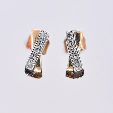 Ett par örhängen, längd 12 mm, bredd 4 mm, vitguld/gulguld, 18K. Vikt: 1,7 g