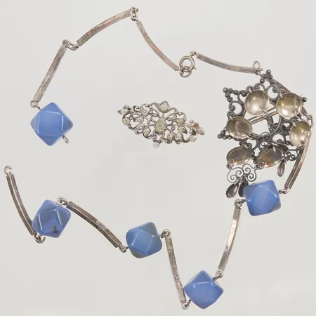 Diverse silversmycken, Collier med stena, 2 Broscher, S830/1000, bruttovikt, 60,3g.