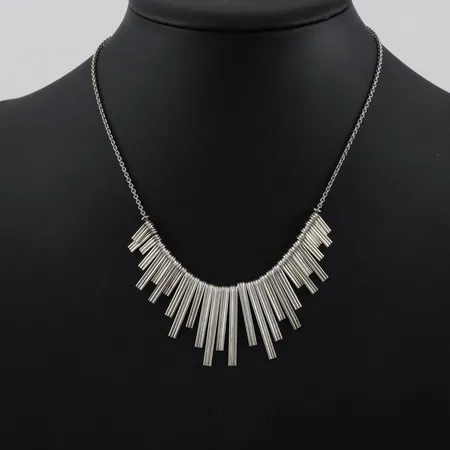 Halssmycke med stavar, längd 43cm, silver 835/1000 Vikt: 21,8 g