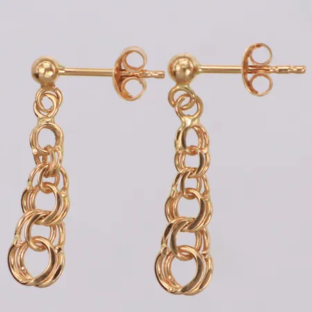 Ett par örhängen Bismarck, längd 23,0mm, bredd 2,9-5,5mm, N S E, 18k Vikt: 1,5 g