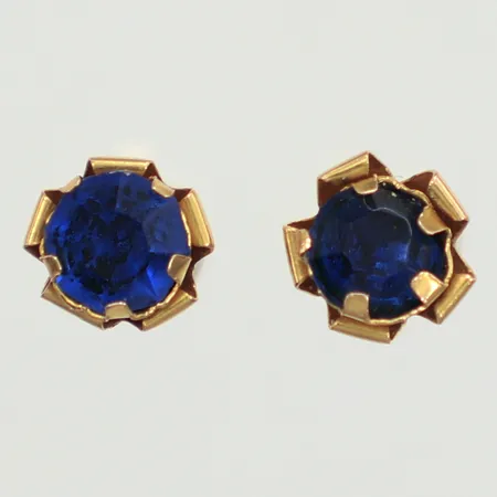 Ett par örhängen, blå stenar, Ø6mm, skeva, saknar snurrebuss, 14K  Vikt: 0,6 g