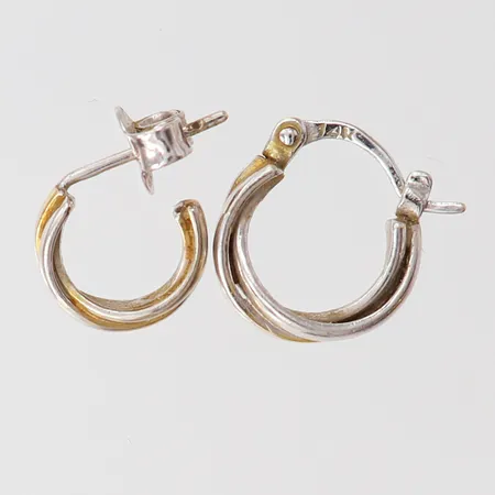 Guldskrot, udda, 14K.  Vikt: 2,9 g