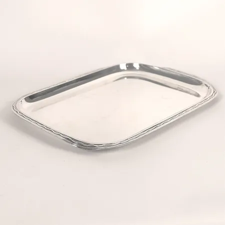 Bricka, Gustaf Janson för CG Hallberg, Stockholm, 1955, rundade kanter med vågbård, längd ca 36cm, hårt slitage, repor, bucklor, 925/1000 silver, Vikt: 782,4 g