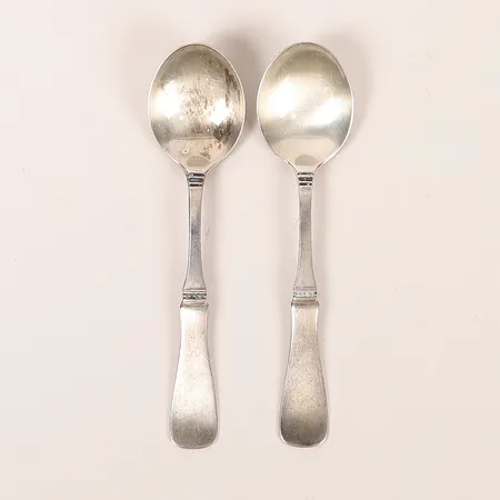 Två kaffeskedar, modell Uppsala, längd ca 11mm, 830/1000 silver Vikt: 26,1 g