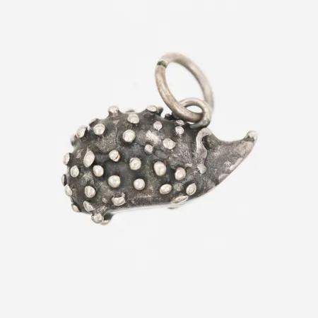Hänge igelkott, ca 7-14mm, silver. Vikt: 2,9 g