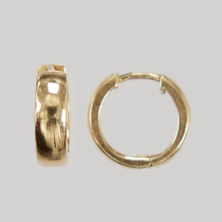 Ett par örhängen, Ø 13,8mm, bredd 4,2mm, 18K  Vikt: 3,8 g